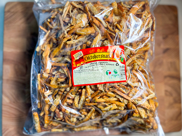 Нитка ЖАРЕНАЯ "Чеснок с зеленью" Oktobersnack 1 кг (сырный продукт) в Болшево