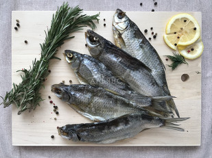 Японские снеки: Вобла вяленая астраханская крупная