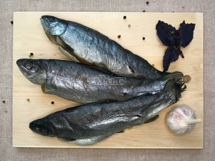 Сухарики с томатом: Форель радужная вяленая