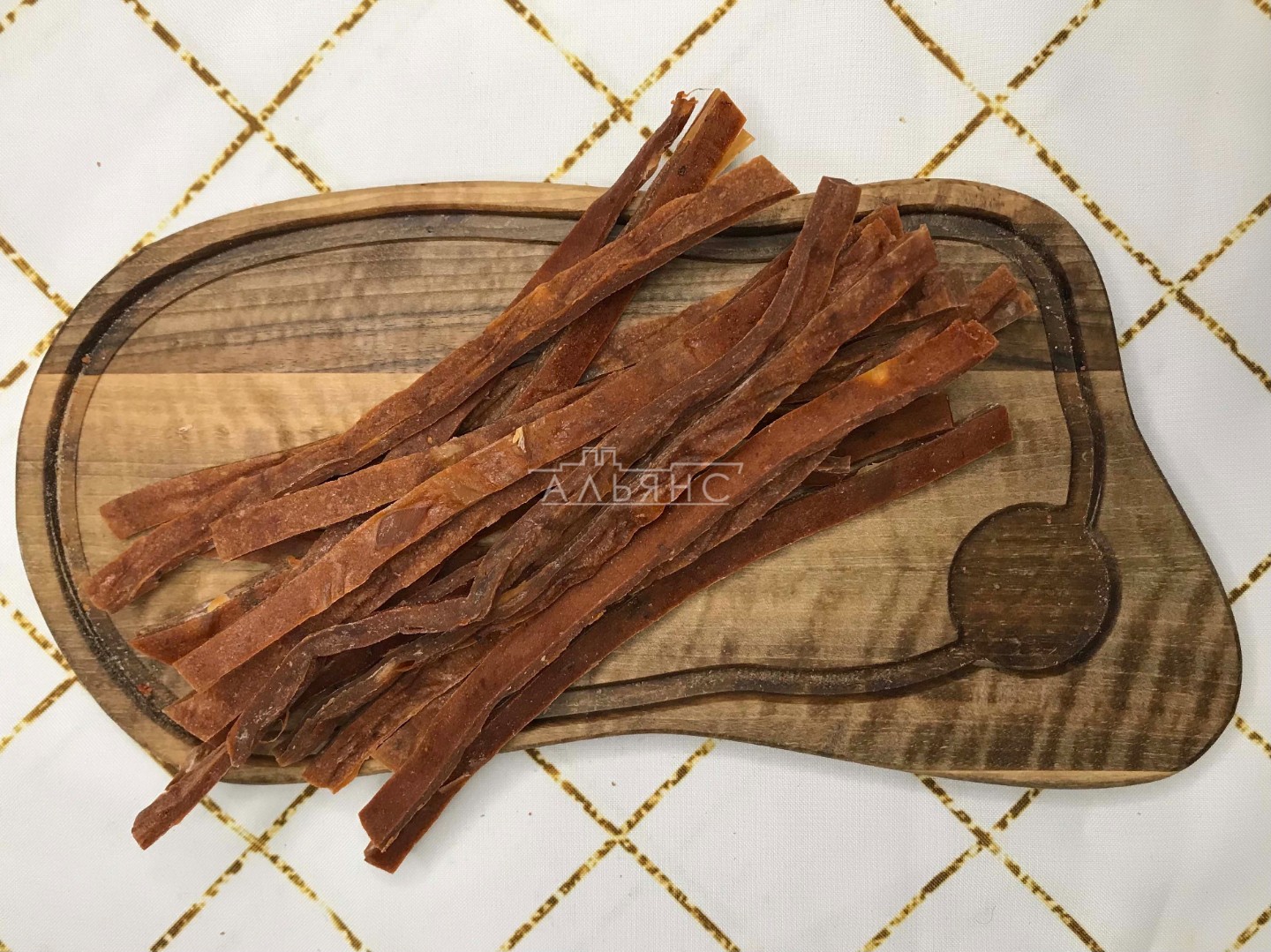 Дикий лосось с рубленным мясом кальмара (соломка) в Болшево